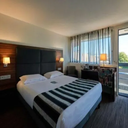 Kyriad Bordeaux - Aeroport Готель