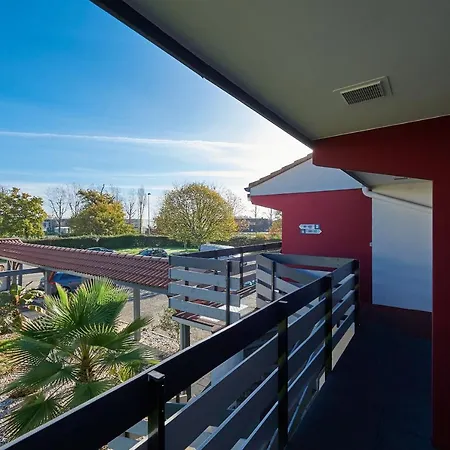 Готель Kyriad Bordeaux - Aeroport Мериньяк