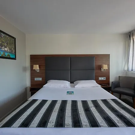 Отель Kyriad Bordeaux - Aeroport 3*
