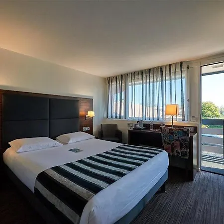 Kyriad Bordeaux - Aeroport Мериньяк