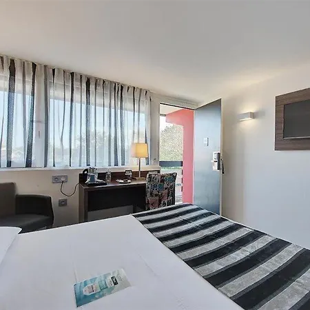 Kyriad Bordeaux - Aeroport Готель