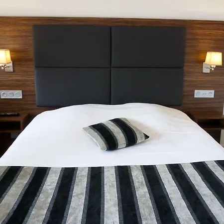 Готель Kyriad Bordeaux - Aeroport Мериньяк