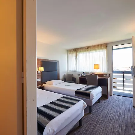 Готель Kyriad Bordeaux - Aeroport 3*