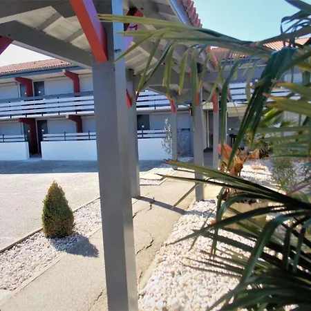 Kyriad Bordeaux - Aeroport Готель 3*