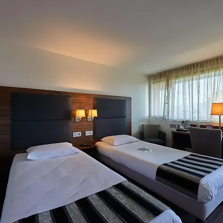 Готель Kyriad Bordeaux - Aeroport 3*