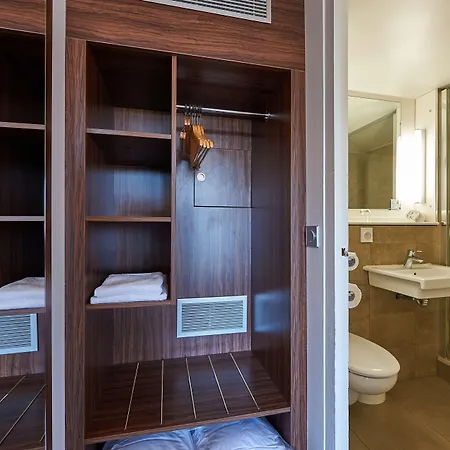 Kyriad Bordeaux - Aeroport Готель Мериньяк