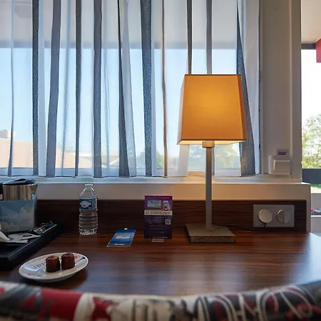 Kyriad Bordeaux - Aeroport Готель 3*