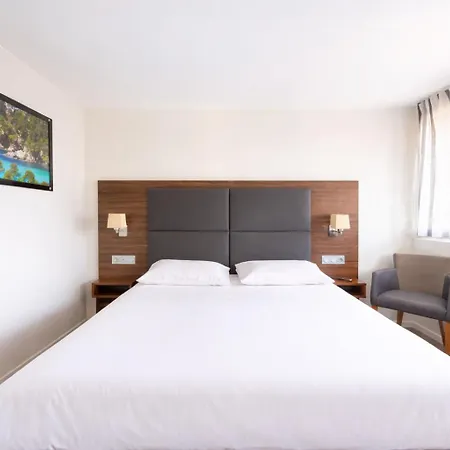 Kyriad Bordeaux - Aéroport Hotel Mérignac