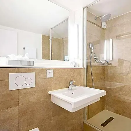 Kyriad Bordeaux - Aéroport Hotel 3*