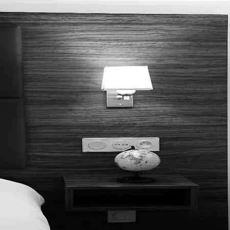Kyriad Bordeaux - Aéroport Hotel 3*