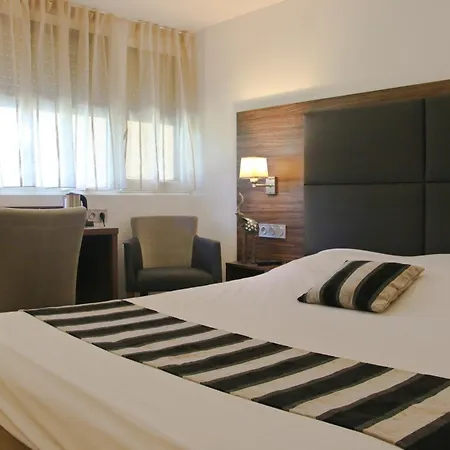 Kyriad Bordeaux - Aeroport Готель