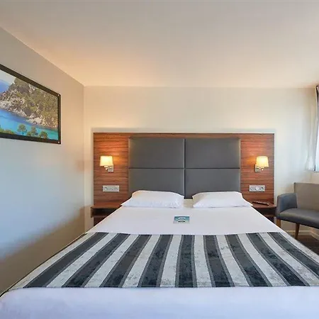 波尔多西部梅里尼亚机场基里亚德酒店 3* Mérignac